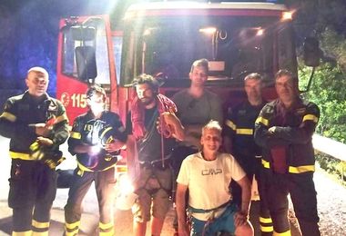 Cala Gonone, tre turisti tedeschi perdono l'orientamento: salvati dai Vigili del fuoco