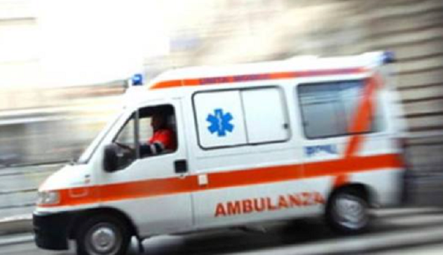 Cade dal balcone nell'Oristanese, ferito un 80enne
