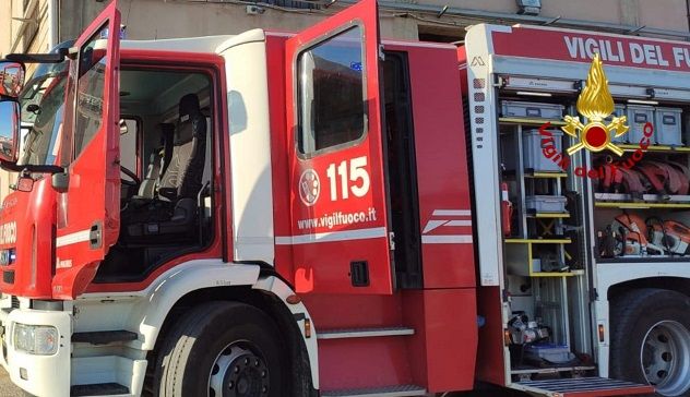 Incendio vicino alla strada, chiusa al traffico la Statale 129 a Silanus 