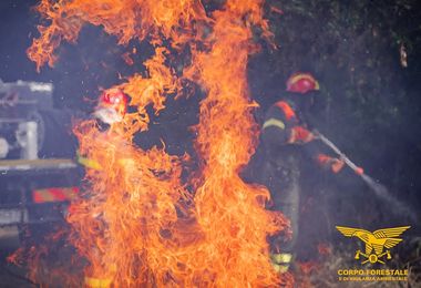 Sardegna: 16 incendi, Canadair da Ciampino per il rogo di Siamaggiore