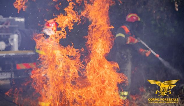 Sardegna: 16 incendi, Canadair da Ciampino per il rogo di Siamaggiore