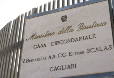 Carcere di Cagliari, detenuto sferra uno schiaffo ad un agente 