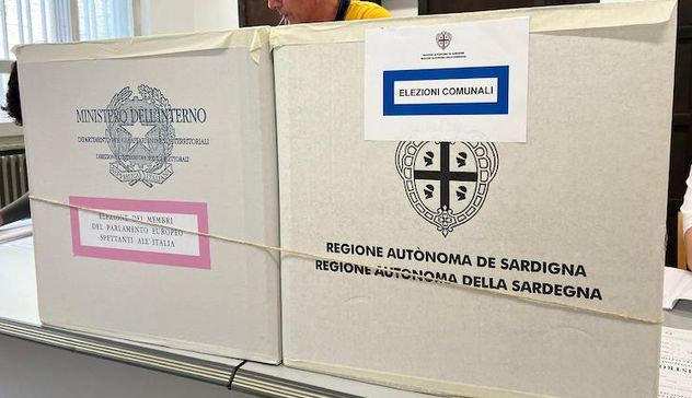 Election day. Seggi insediati regolarmente in Sardegna 