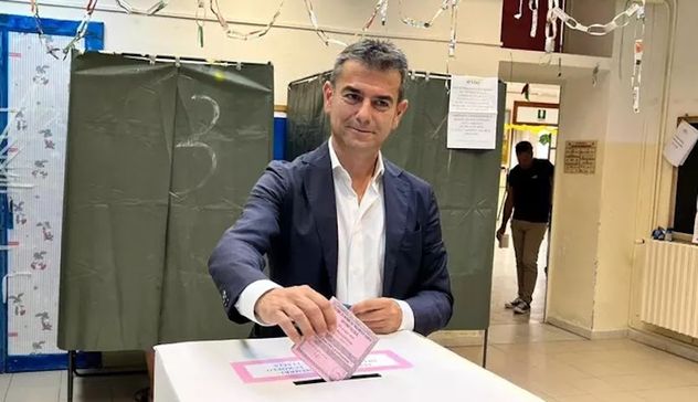 Amministrative a Cagliari, Massimo Zedda ha votato 