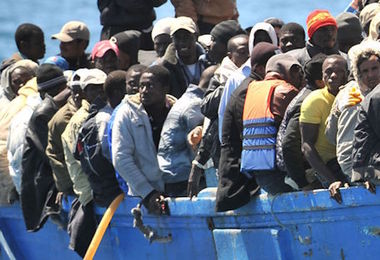 Migranti, barca si incaglia a Capo Teulada: soccorsi anche disabile e minore