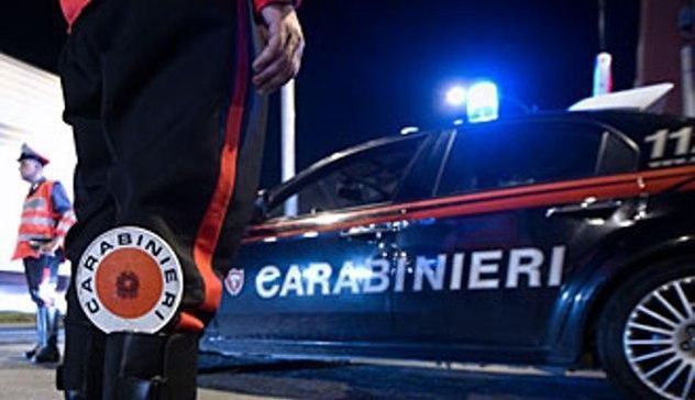 Litiga con lo zio e tenta di accoltellarlo: arrestato