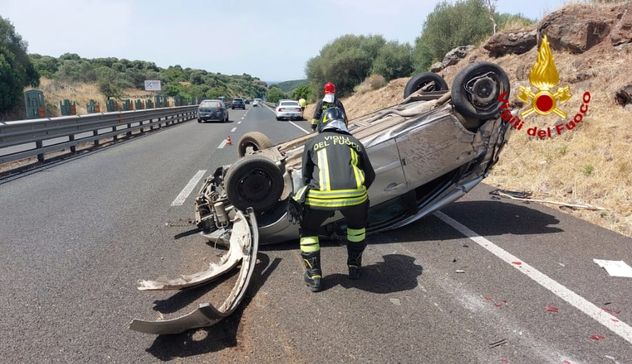 Oristano, perde il controllo dell’auto e si ribalta: ferita una donna