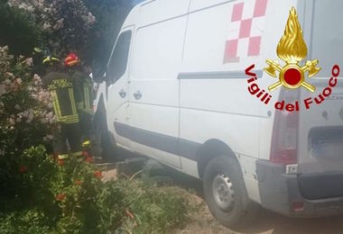 Travolto e ucciso da furgone a Porto Cervo: conducente accusato di omicidio volontario 