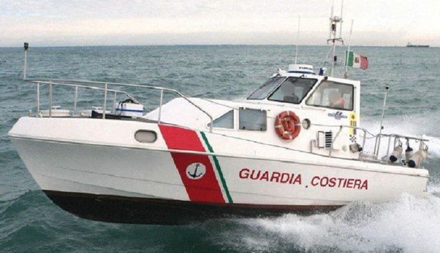 Portoscuso: catamarano si incaglia nella tonnara di Capo Altano 