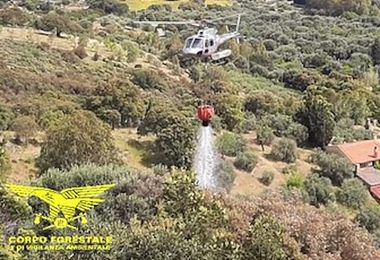 Sedici incendi oggi in Sardegna, elicottero a Nuoro
