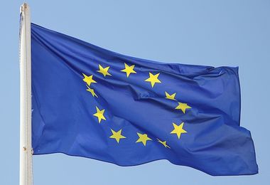 Appello ai sindaci sardi: “Martedì bandiere dell’Europa a mezz’asta”