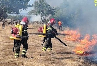 Oggi in Sardegna 16 incendi, elicotteri a Dolianova, Villasalto e Iglesias 