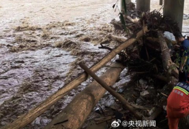 Cina, crolla ponte in autostrada: 11 morti