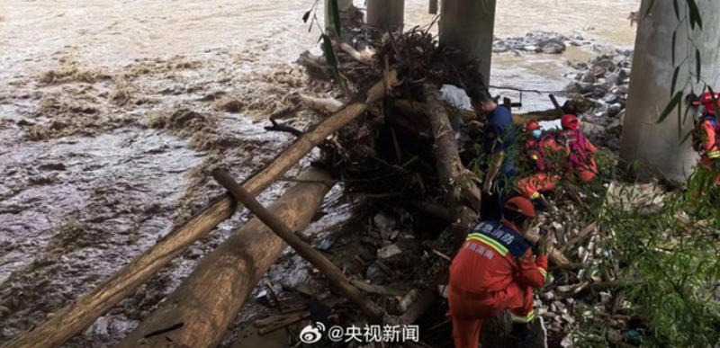 Cina, crolla ponte in autostrada: 11 morti