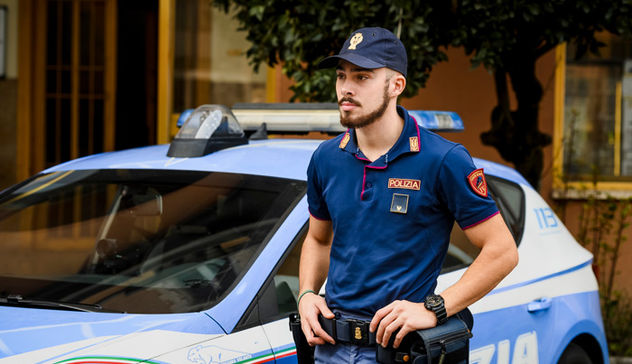 Cagliari. Arrestato dalla Polizia dopo avere infranto una vetrina