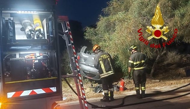 Auto vola in pineta a Caprera, due in ospedale