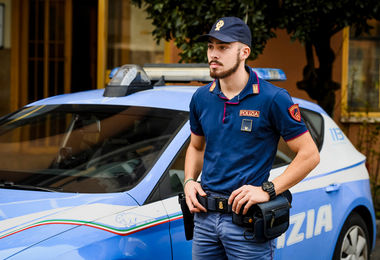 Cagliari. Arrestato dalla Polizia dopo avere infranto una vetrina