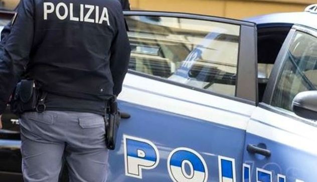 Cagliari. Minorenni abusate durante shooting fotografico, arrestato 42enne