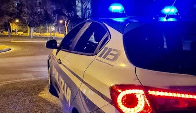 Cagliari. Scassina un distributore automatico con la maschera di Batman, arrestato