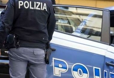 Cagliari. Minorenni abusate durante shooting fotografico, arrestato 42enne