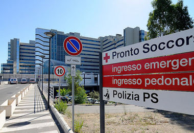 “Pronto soccorso dell’Aou Cagliari nel caos, barelle con pazienti ovunque”