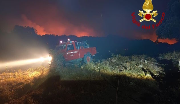 Incendio Nuorese: oltre 1000 ettari in fumo, sale il bilancio del maxi rogo