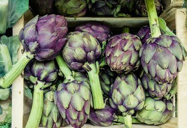 Tre lavoratori in nero per raccogliere carciofi, multato