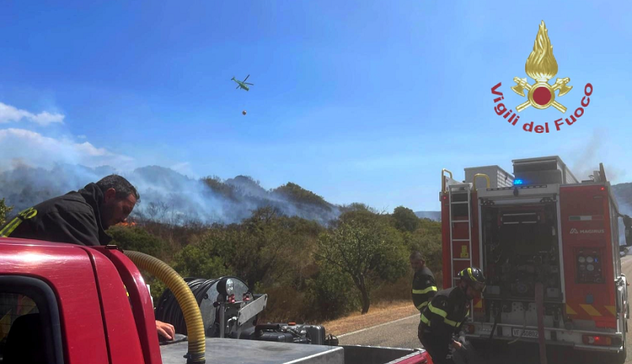 Incendi: abitanti evacuati ad Asuni, a rischio un ovile a Orroli 