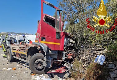 Schianto tra Olbia e Arzachena: morto l’autista del camion