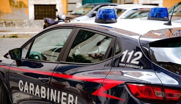 Assemini. Acciuffati ladri seriali di distributori bevande e sigarette 