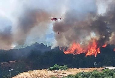 Fiamme a Ruinas e Carbonia, interviene il Corpo forestale