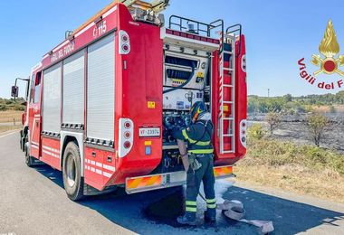 Incendio alle porte di Ghilarza, due ettari in fumo