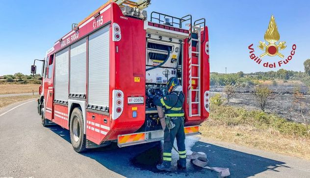 Incendio alle porte di Ghilarza, due ettari in fumo