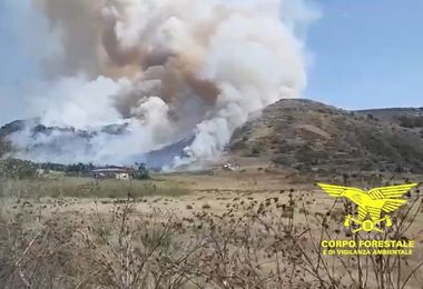 Incendio a Codrongianus, in volo i mezzi aerei per le operazioni di bonifica 