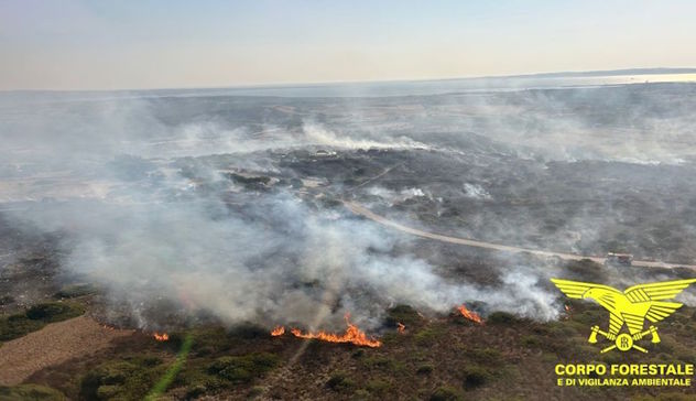 Oggi 16 incendi in Sardegna: Carbonia avvolta dalle fiamme