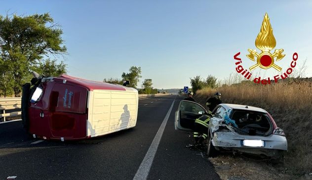 Incidente sulla 131, due mezzi coinvolti