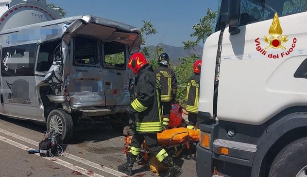 Maxi tamponamento a Capoterra: coinvolti due autoarticolati e un furgoncino