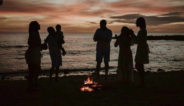 Ferragosto di divieti: addio a falò, musica e bagno di mezzanotte 