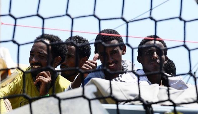 Migranti: 30 profughi salvati da nave algerina al largo della Sardegna 