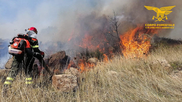 Domenica con l’allerta gialla per incendi nel Cagliaritano