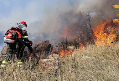 Domenica con l’allerta gialla per incendi nel Cagliaritano