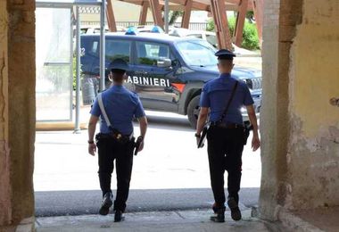 Fermato alla guida di un monopattino rubato, 45enne denunciato a Cagliari