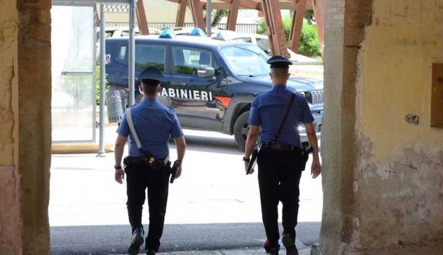 Fermato alla guida di un monopattino rubato, 45enne denunciato a Cagliari