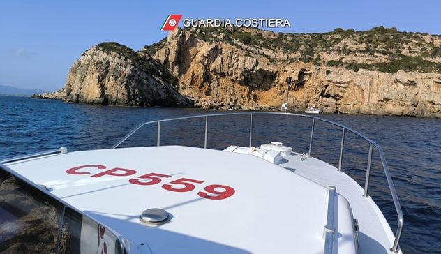 Alghero. Cinque turisti in gommone soccorsi dalla Guardia costiera