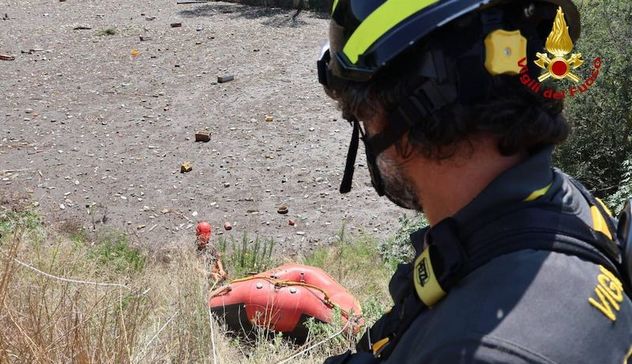 Madre e figlio dispersi da giorni dopo una frana, trovato il corpo della donna