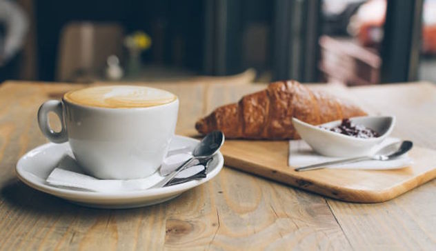 Il cappuccino al bar costa sempre di più: in 3 anni rincari del 14% 