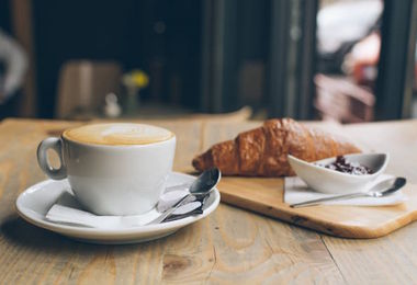 Il cappuccino al bar costa sempre di più: in 3 anni rincari del 14% 