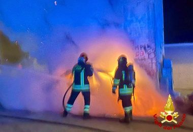 Auto in fiamme a Olbia: due gli interventi dei Vigili del fuoco