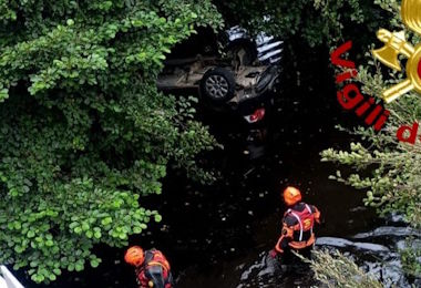 Arzachena. Recuperata l’auto precipitata nel Rio San Giovanni