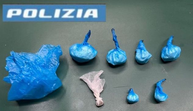 Cagliari, fermato in auto con la droga: arrestato dalla Polizia